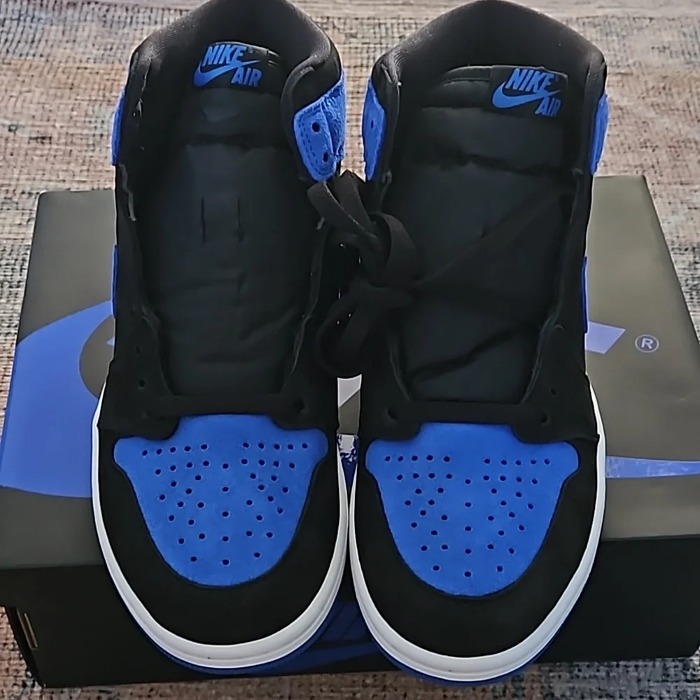Dead Stock Air Jordan 1 Retro High OG  Royal Reimagined DZ5485 042 Size 8 - Picture 4 of 10